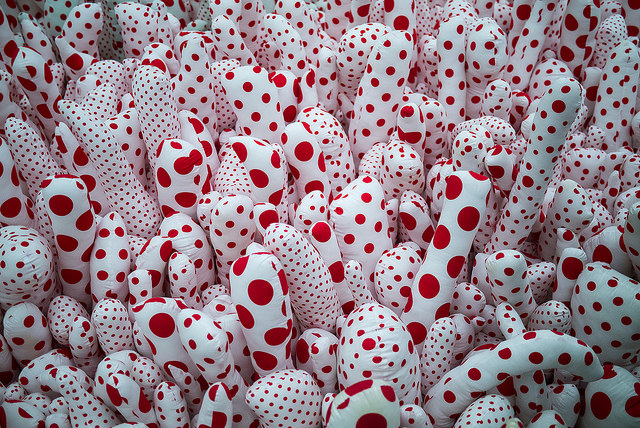 Yayoi Kusama, Floor Show, 1965/2013, Museo Rufino Tamayo, Mexico City, photo by Christian Ramiro González Verón via Flickr, Creative Commons Attribution-NonCommercial-NoDerivs 2.0 Generic License.